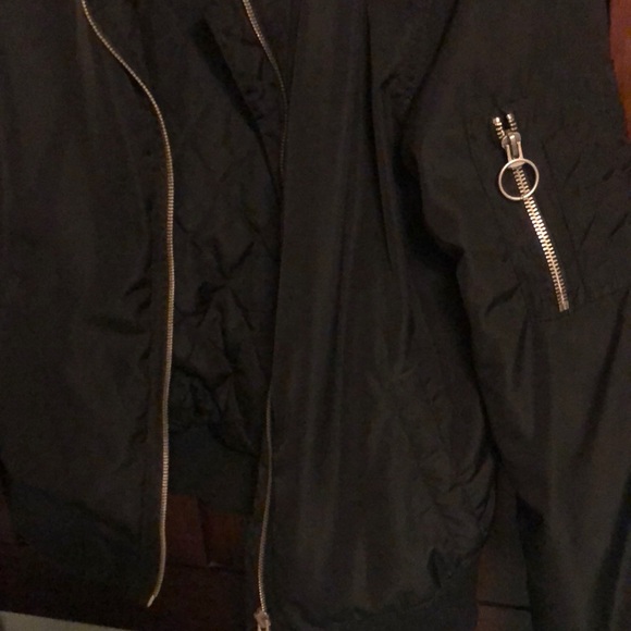 Garage black Bomber ! - Picture 3 of 3